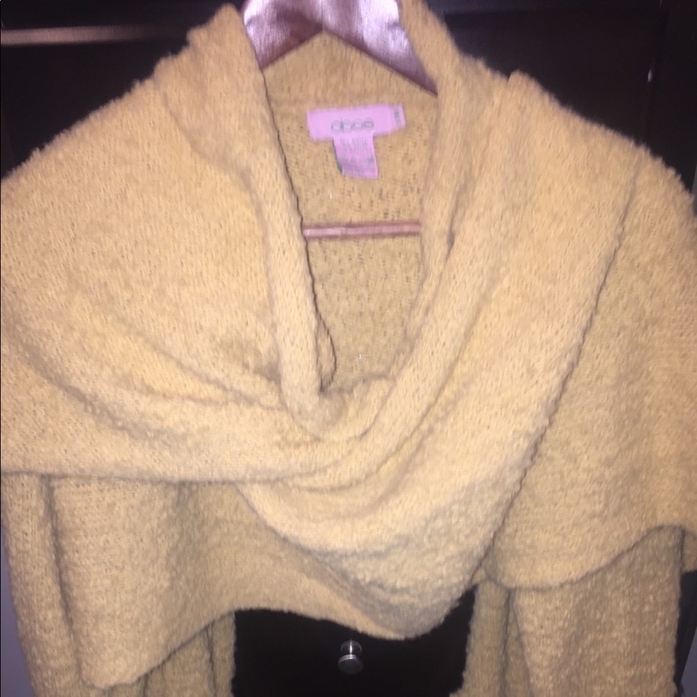 Oboe women’s cozy Gold wrap sweater